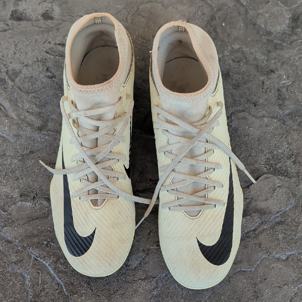 Nike Men's Beige and Black Athletic Shoes